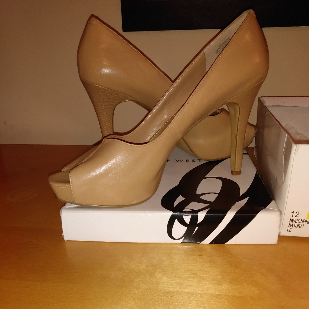 Nine West peep toe pump women's size 12 (New/Never Worn)